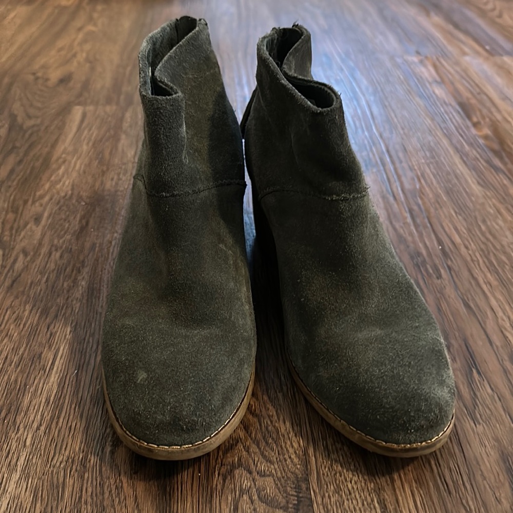 Toms olive green booties